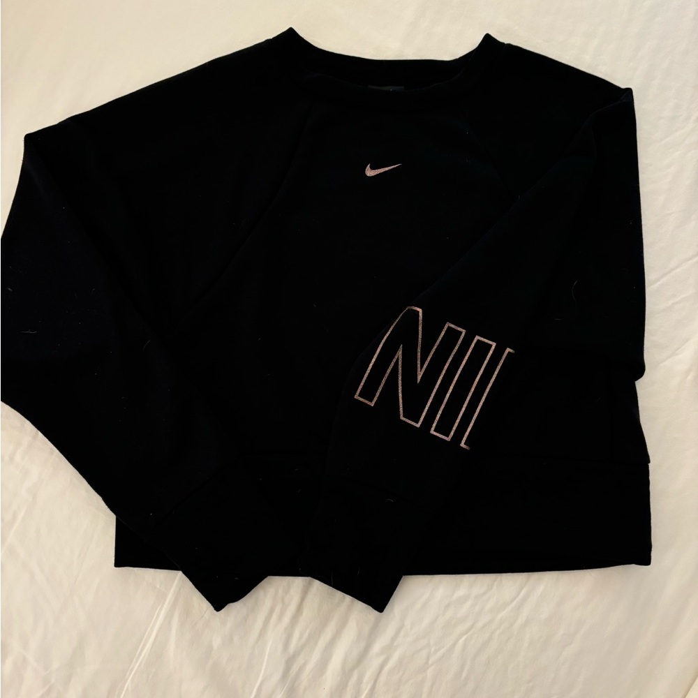 Nike xs cropped glitter swoosh sweatshirt in black